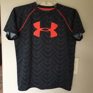 Under Armour Heatgear Boys T-shirt. YLG💕
